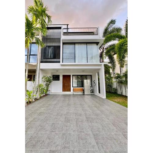 Spacious 3 bedroom townhouse in Laguna