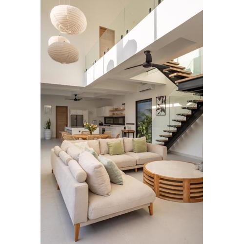 Spacious 3 bedroom villa - Walk to the beach