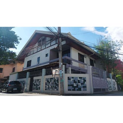 Spacious 3-Floor 6-BR Home, Pool, BBQ, KTV, WIFI