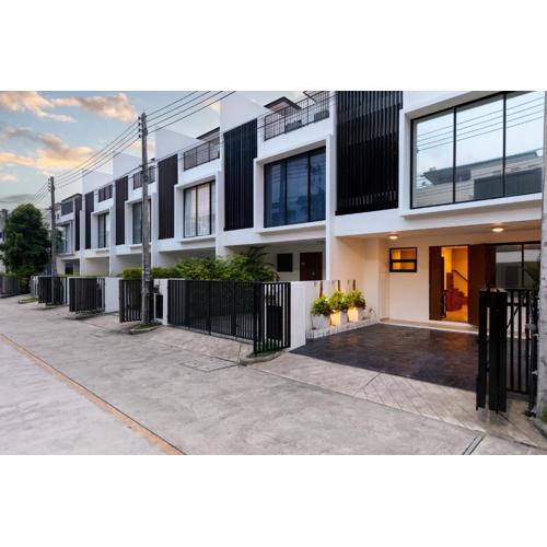 Spacious 3bd Townhouse in Laguna park