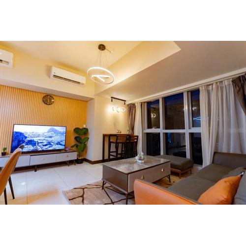 Spacious 3BR Suite in Uptown BGC with King Size Bed, near Malls and Restaurants