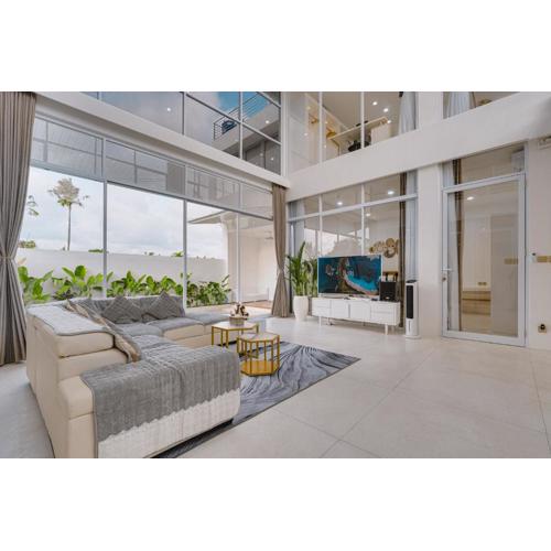 Spacious 3BR Villa Paddy with Rooftop near Seminyak