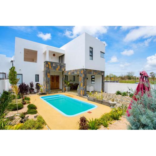 Spacious 4 Bed Villa with BBQ, Pool & Parking Grand Baie