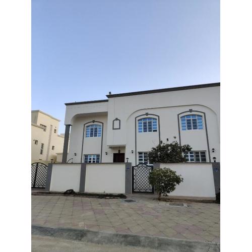 Spacious 4-Bedroom Villa near Azaiba Beach, Muscat