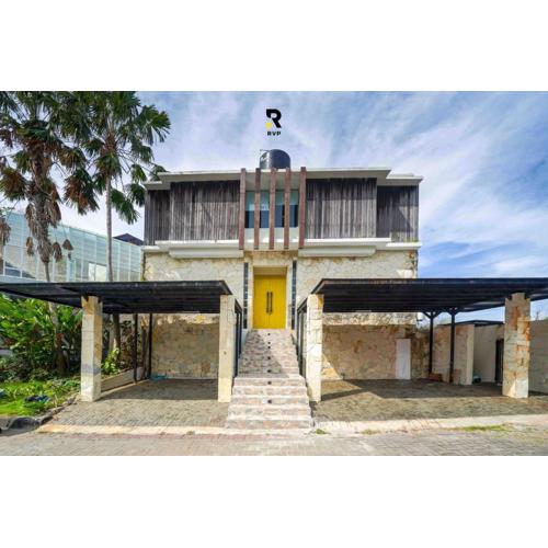 Spacious 4-Bedroom Villa with 850sqm of Stylish shared space