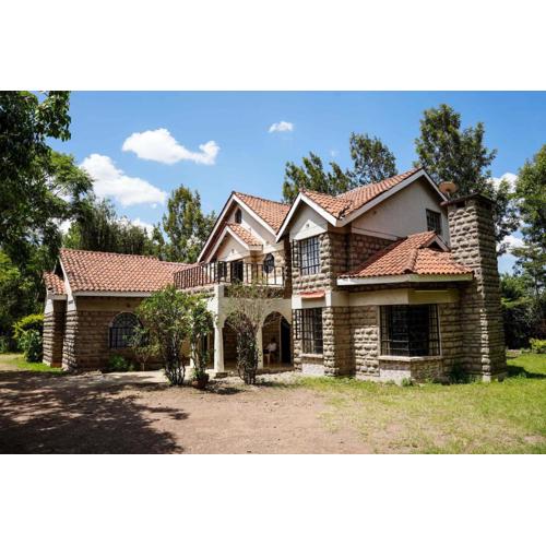 Spacious 6-Bedroom Home near Maasai Lodge