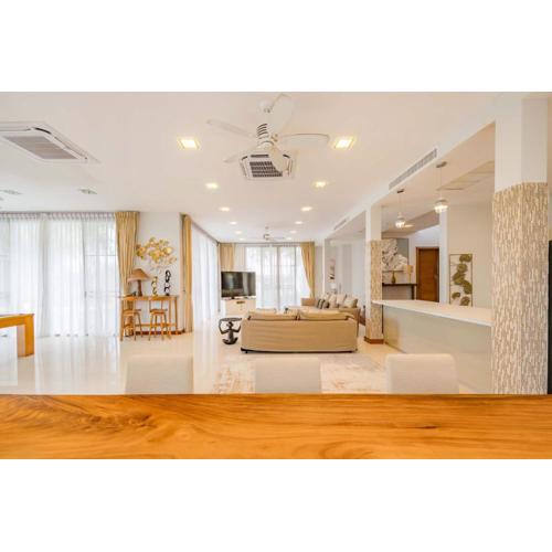 Spacious 6-Bedroom Pool Villa in Laguna