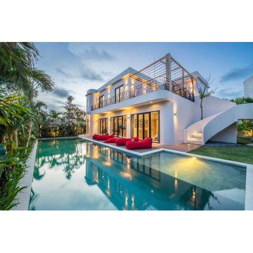 Spacious 6BR villa with 17m pool in Berawa Canggu