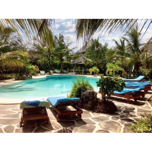 Spacious accessible house in Watamu, shared pool