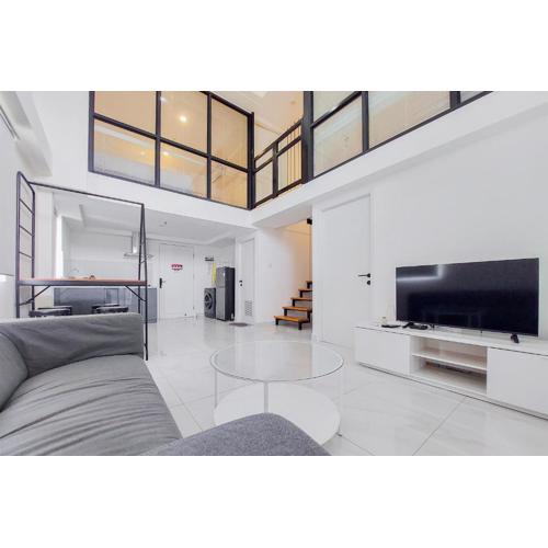 Spacious and Elegant 3BR Loft at Kingland Avenue Apartment By Travelio