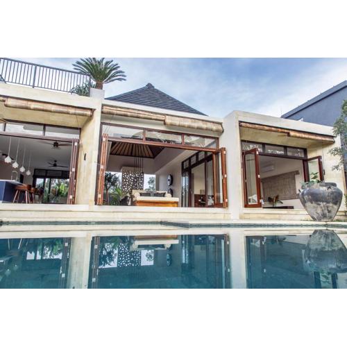 Spacious and Luxury Modern Villa with Huge Garden and Pool