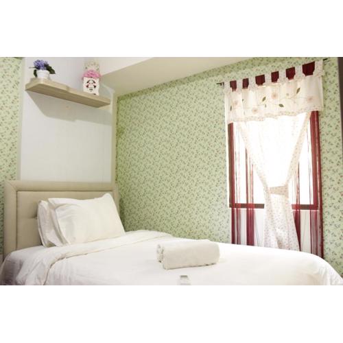 Spacious and Stylish 1BR Gateway Ahmad Yani Cicadas Apartment By Travelio