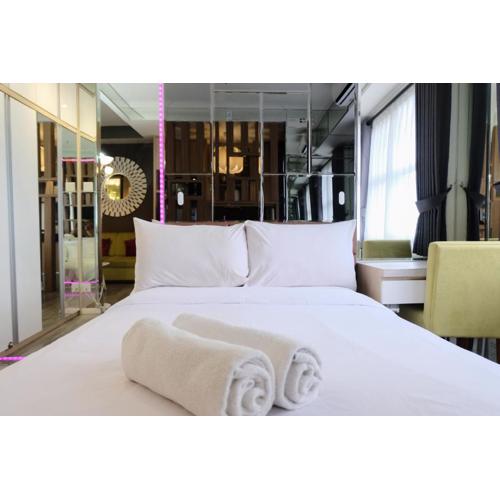 Spacious and Unique Studio with City View Apartment at Parahyangan Residence By Travelio