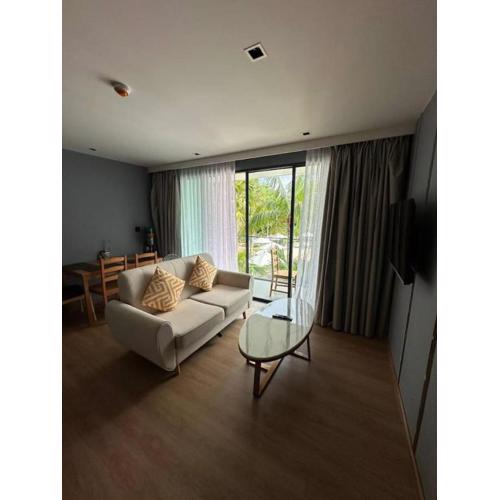 Spacious apartment 600m from the beach