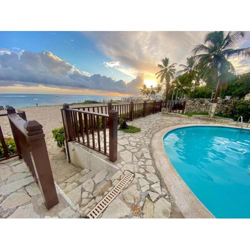 Spacious apartment beach access