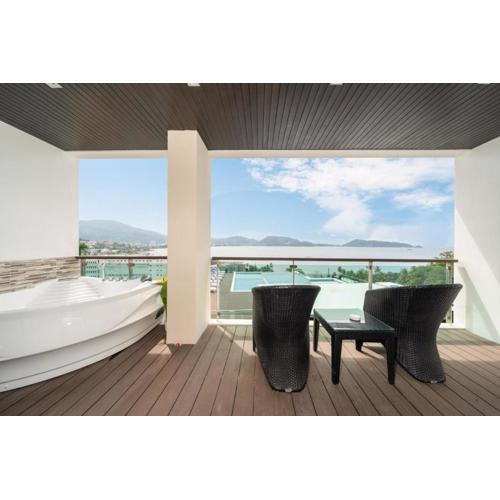 Spacious apartment with ocean view & jacuzzi