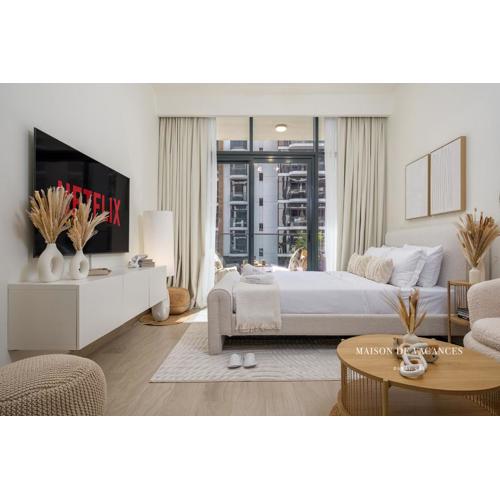 Spacious Boho Studio Pool View