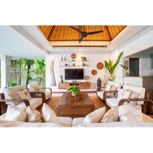 Spacious Charming 4BR Balinese Villa, Seminyak
