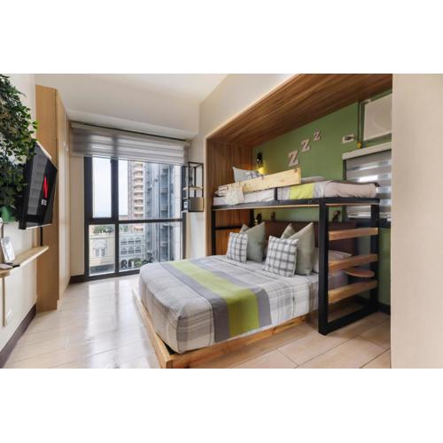 Spacious Family Sleeper BGC & 84inch Cinema