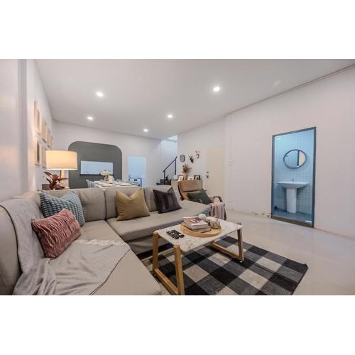 Spacious Haven Chatuchak Market 5BR 10 Sleeps RB1