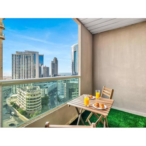 Spacious Home in the heart of Marina w Seaview