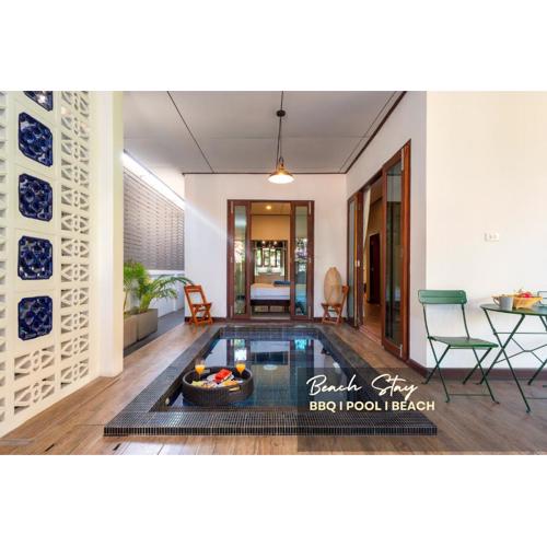 Spacious Homey Pool Villa with Private Parking, Fenced Yard, BBQ, 5min to Beach, Pet-Friendly