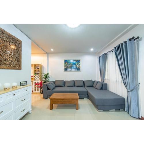 Spacious House Near Old City Near Night Bazaar