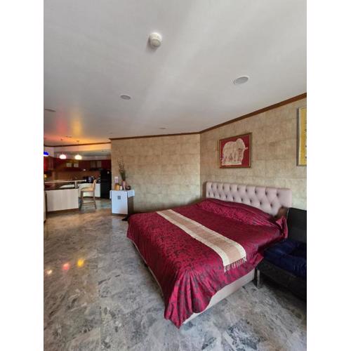 Spacious lakeview condo in Palm pavilion near Hua hin airport