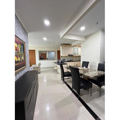 Spacious living room Hampton's Park Apartment