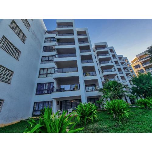 Spacious Penthouse with Stunning Beachfront Views 2