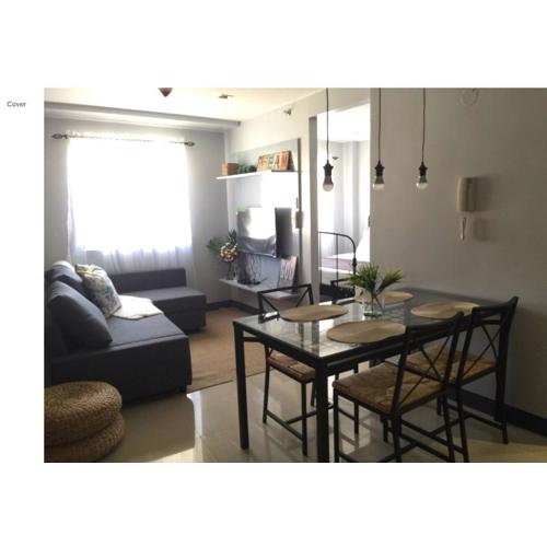 Spacious Rustic Condo in Resorts World across NAIA 3