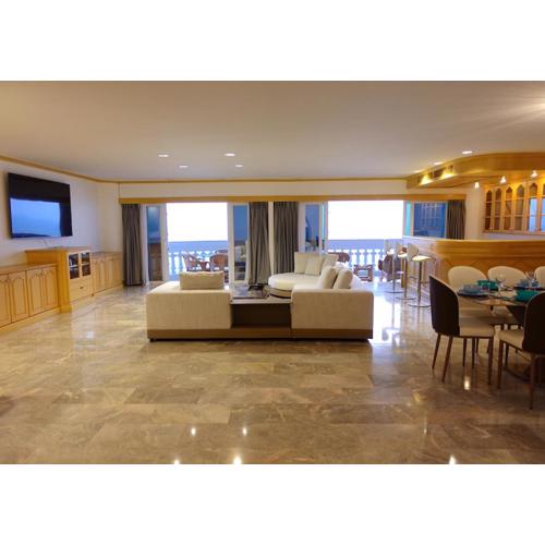 Spacious Seaview 3BR Apartment:Direct Beach Access