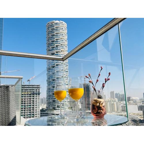 Spacious Spectacular Skyline View in Heart of Dubai