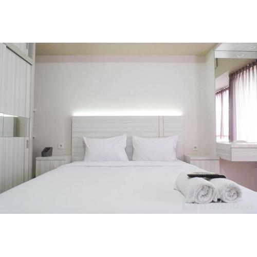 Spacious Studio Apartment Accses to Pakuwon Mall at Tanglin Supermall Mansion By Travelio