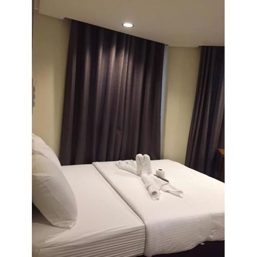 Spacious Studio Apartment B303