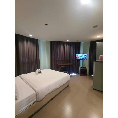 Spacious Studio Apartment B502