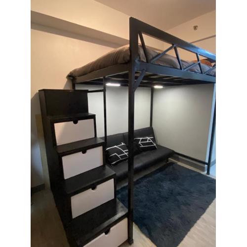 Spacious studio at fairview quezon with VERY FAST WIFI infront of SM