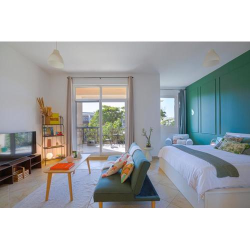 Spacious studio in a green oasis