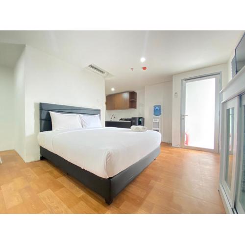 Spacious Studio Room at Apartment Grand Asia Afrika Residence By Travelio