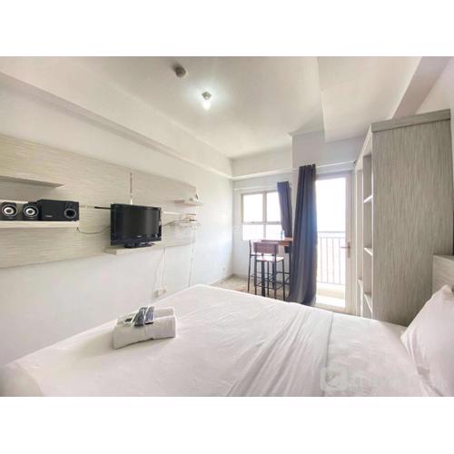 Spacious Studio Room at Mekarwangi Square Cibaduyut Apartment By Travelio