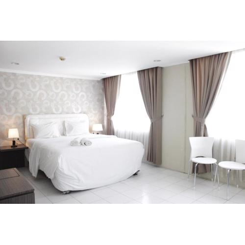 Spacious Studio Room at The Jarrdin Cihampelas Apartment By Travelio