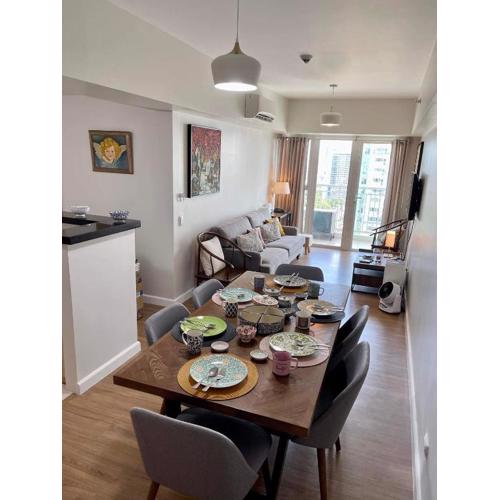 Spacious Stylish Apartment with Two Bedrooms, near Mall