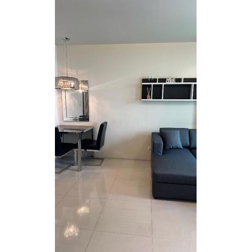 Spacious Sukhumvit Condo near EmQuartier