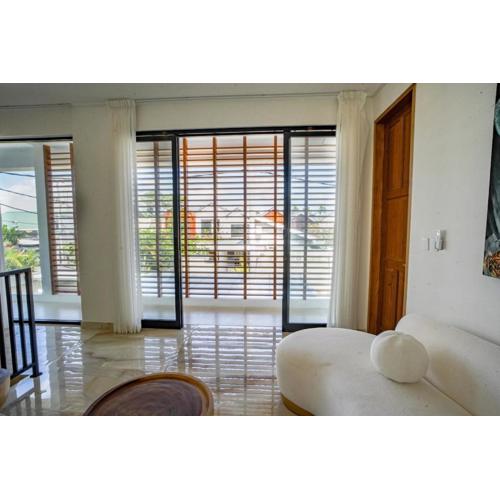 Spacious villa 4 minutes to beach