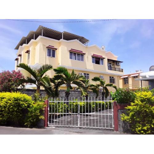 Spacious Villa Grand Baie with Pool