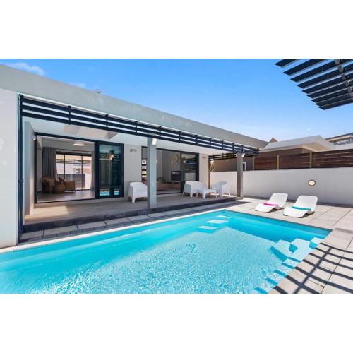 Spacious Villa, Pool, BBQ, 15 mins walk to beach