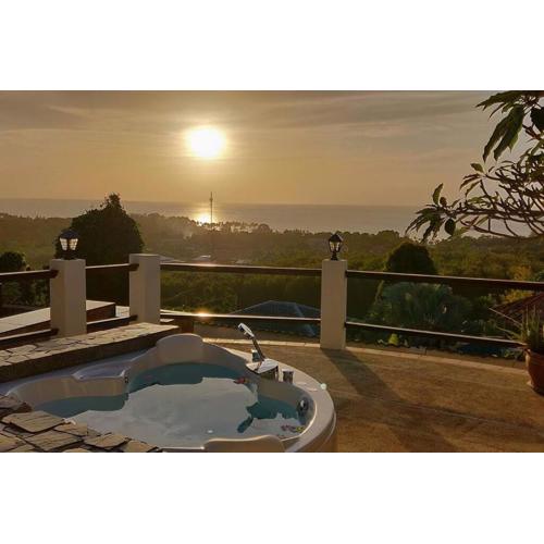 Spacious Villa with Sunset Sea View