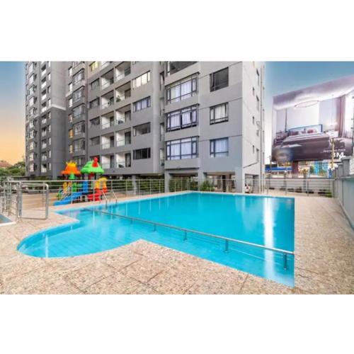 Spacious,3bed,3bath Sleeps 6! Close to Yaya Center