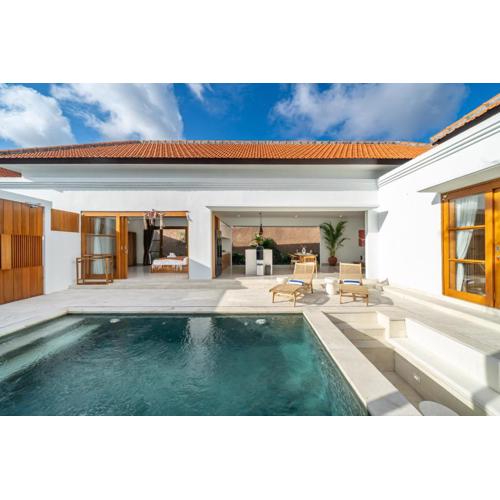 Special Offer! Elegant 2-Bedroom Villa with Large Pool in Canggu!