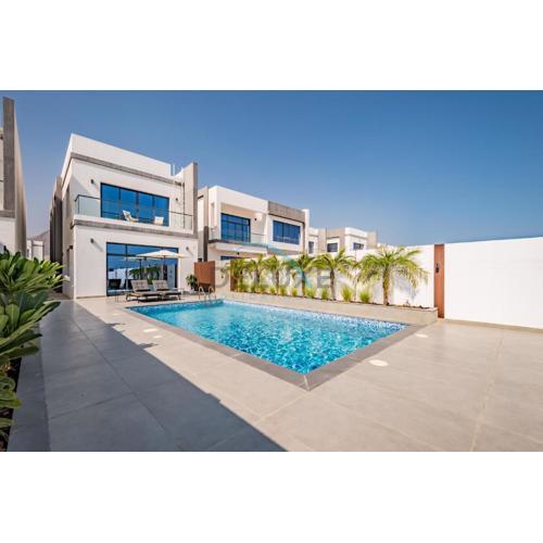 Special Offer with BBQ, Pool Perfect for Groups by Deluxe Holiday Homes